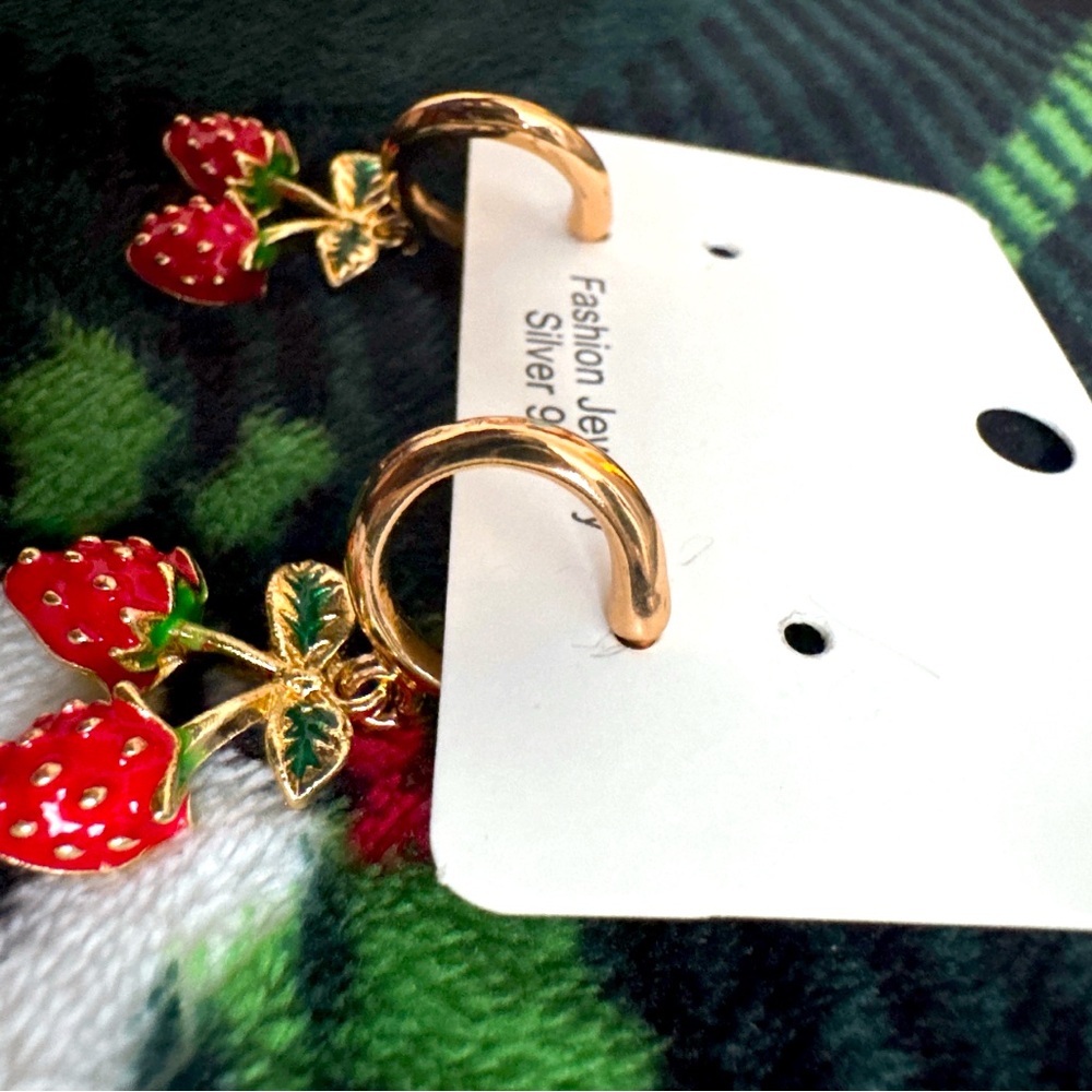 Strawberry Earring - Picture 2 of 2